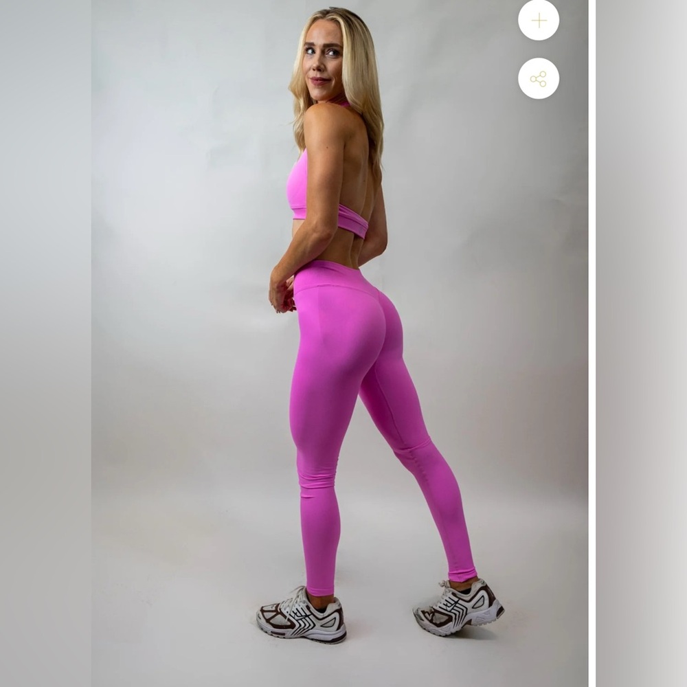 TIL YOU COLLAPSE workout set.
NWT, in original bag. Size Small.